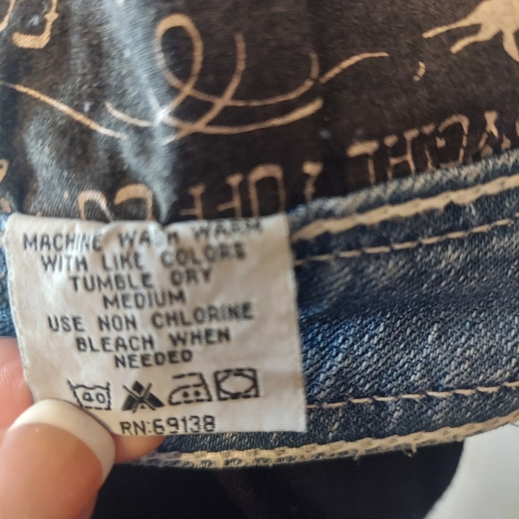 Cowgirl Tuff Wild & Wooly Distressed Boot-Cut Jeans Size 30 × 33 EUC - Picture 6 of 7